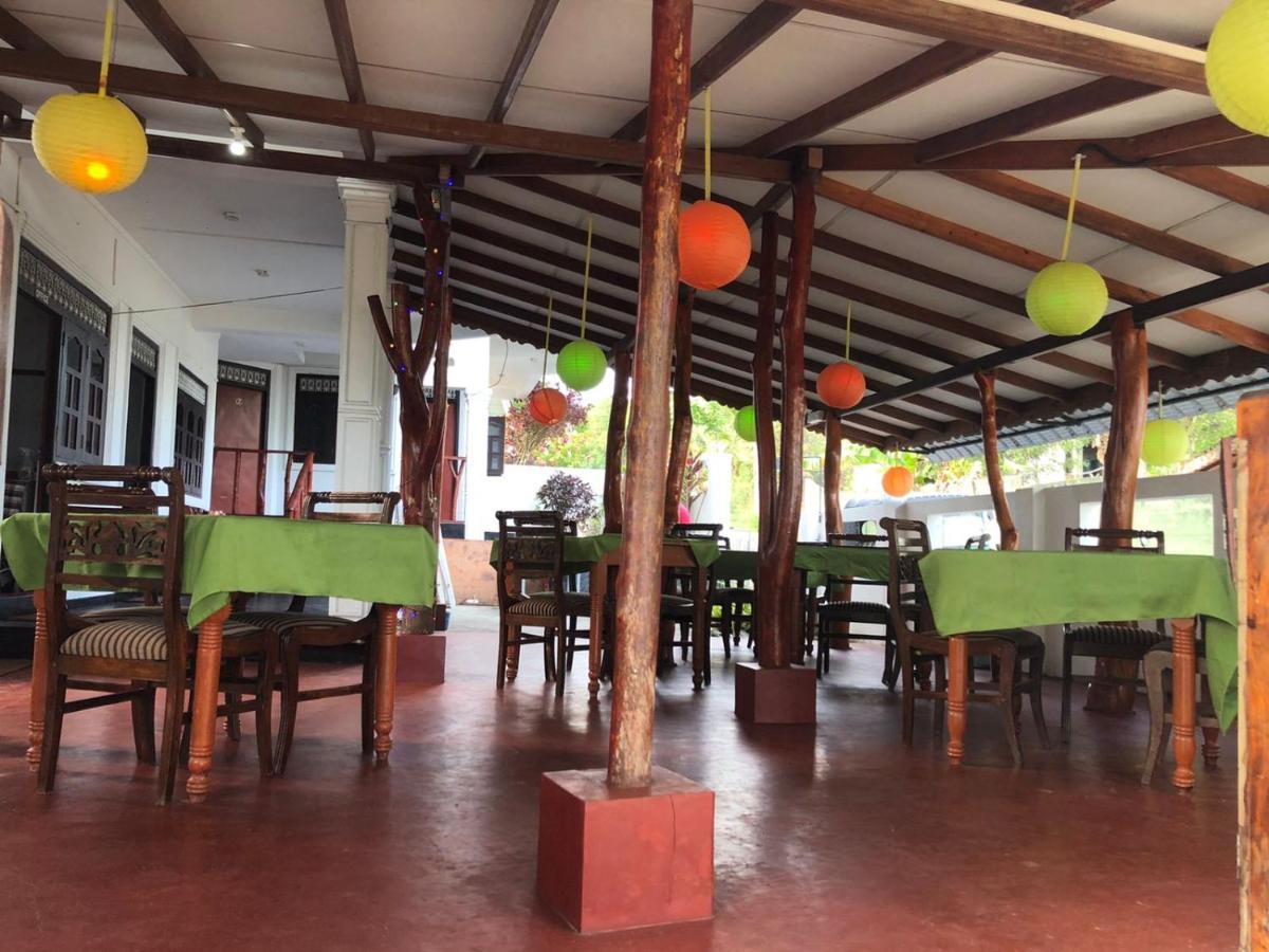 Rock Paradise Beach Hotel & Restaurent Tangalle Exterior foto