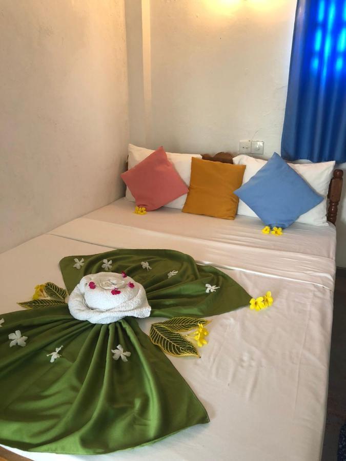 Rock Paradise Beach Hotel & Restaurent Tangalle Exterior foto