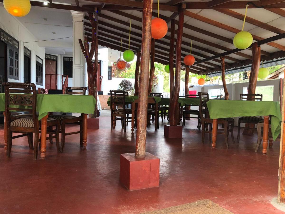 Rock Paradise Beach Hotel & Restaurent Tangalle Exterior foto