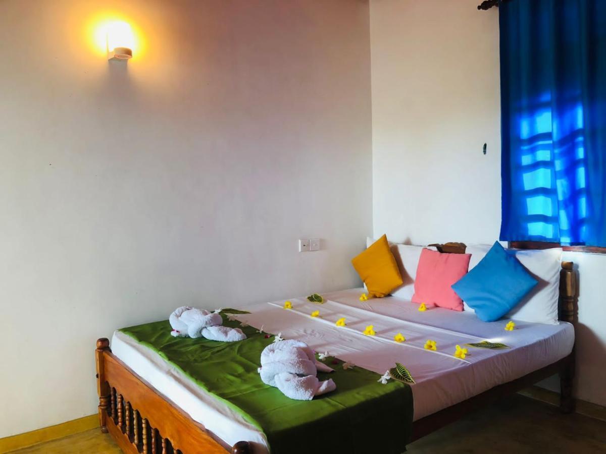 Rock Paradise Beach Hotel & Restaurent Tangalle Exterior foto